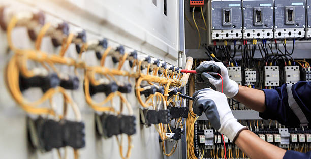 Professional Electrician technician working in Shadybrook, TX